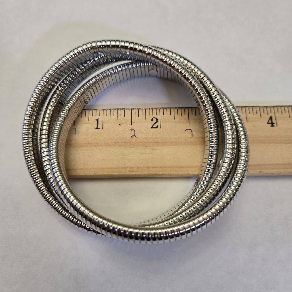Interlocking Omega Bracelet - Picture 3 of 10